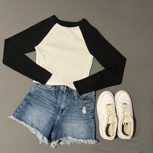 M Forever 21 Cropped Long Sleeve Black and White Shirt